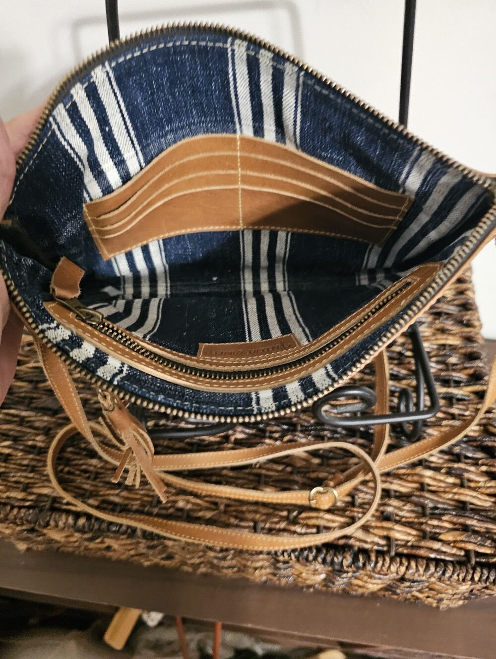 Stylish Tan Crossbody Bag with Red Embroidered Accent - Picture 3 of 8
